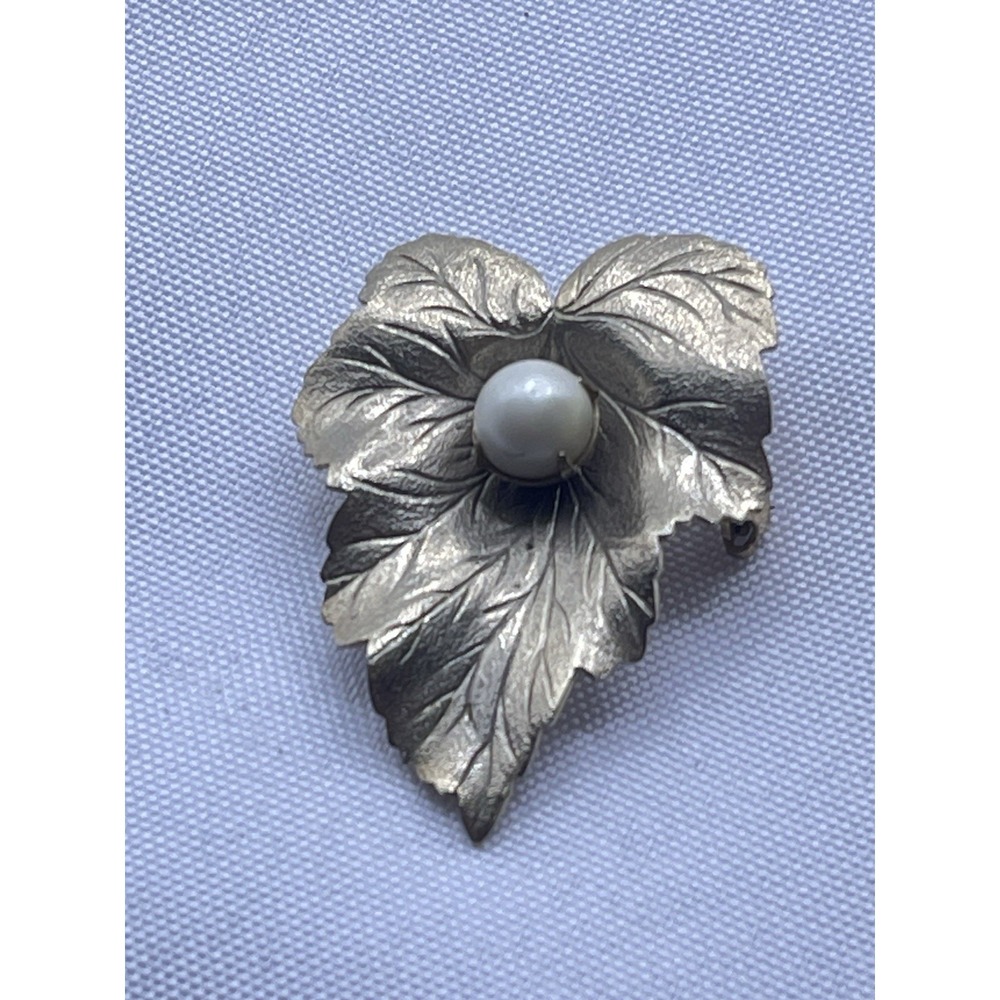 Vintage Sarah Coventry Matte‎ Gold Tone Faux Pearl Leaf Brooch Pin B19